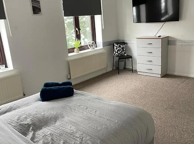 Lovely 4 Bedroom 2 Bathroom Home