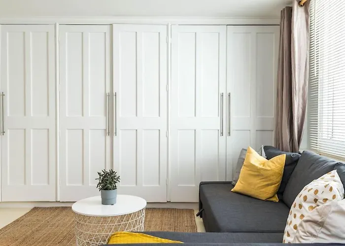 Spacious Beautiful Just-Renovated Flat With Patio - Chelsea