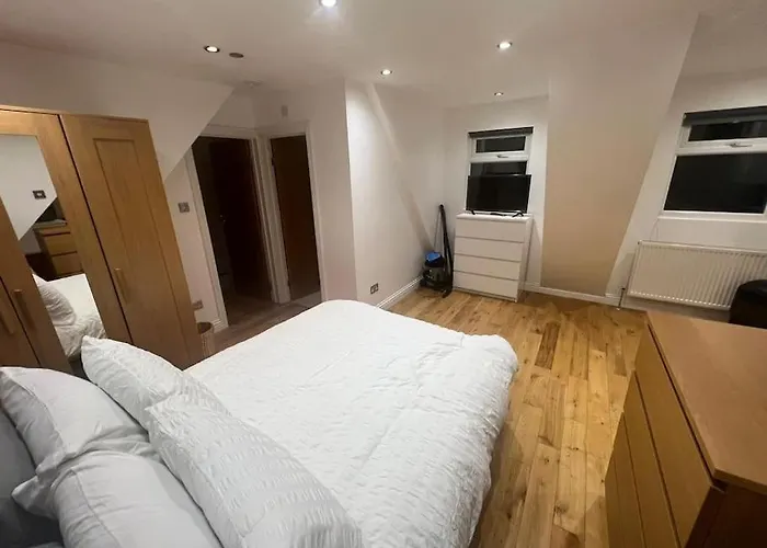 Hampden Rd N8,Studio Flat