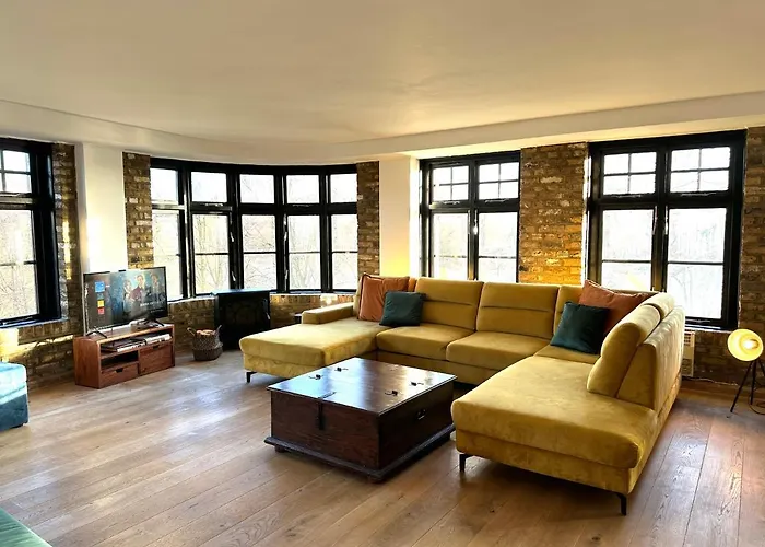 Deluxe Penthouse Riverside View 2 Bedroom Flat With Lift - Old Industrial Factory Warehouse