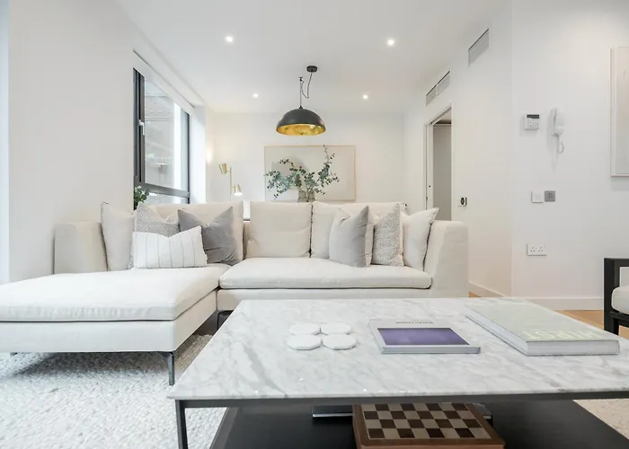 Luxury Central Mayfair Townhouse With A/C 3Br 3Ba
