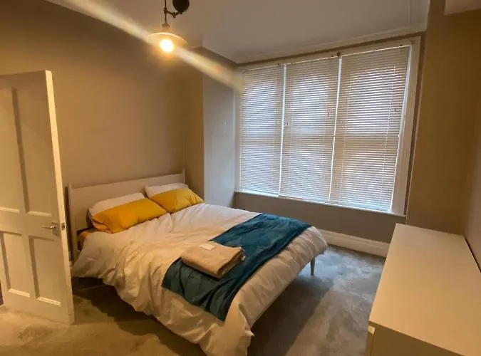 Spacious 2-Bed Apartment