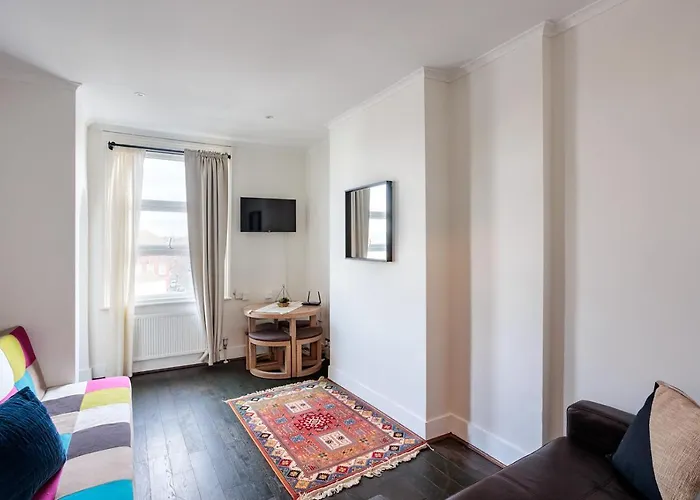 Entire Luxurious Flat Sleeps 4 Persons