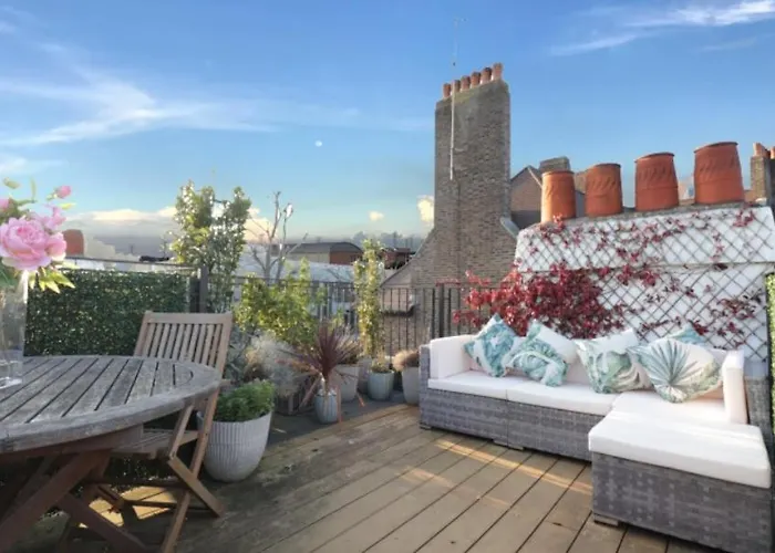 Highgate Maisonette With Roof Terrace