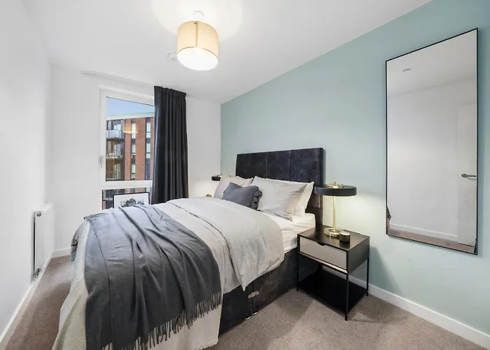 Ben And Tracy Luxury Village Apartment In Stratford