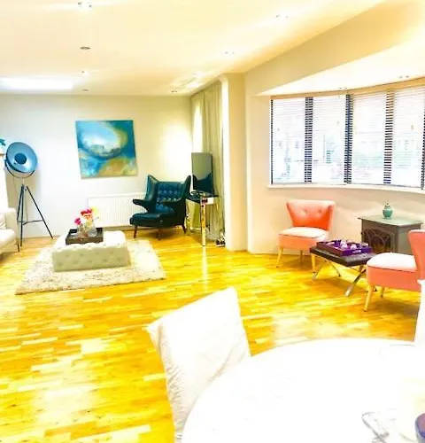 Modern Detached House
