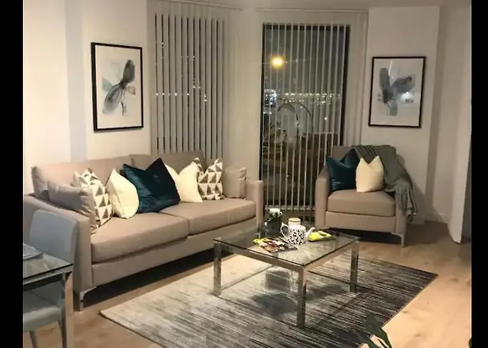 Luxurious 2 Bedroom Apartment In Canary Wharf