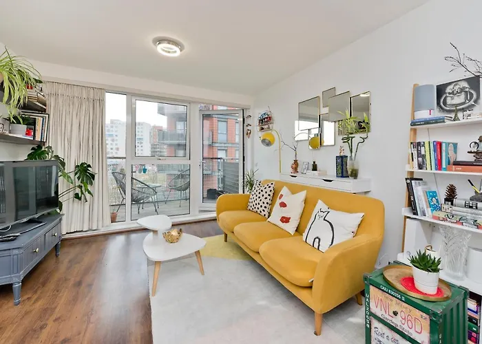 Bright Greenwich Flat Near Canary Wharf By Underthedoormat