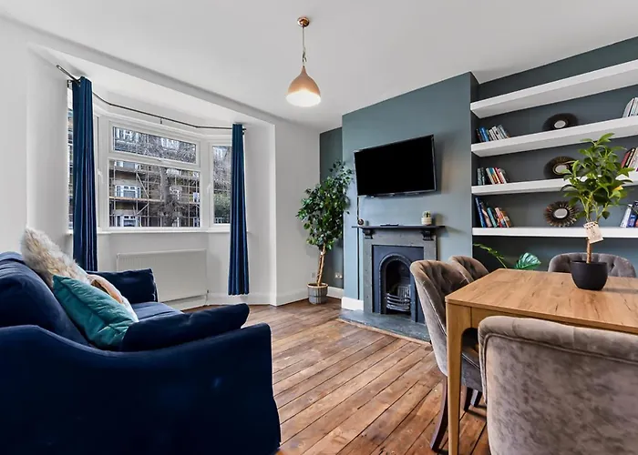 Leafy Oasis Wandsworth Chic Pad
