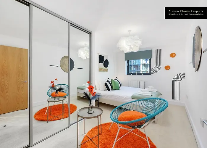Weekly Or Monthly Stays, London, Canary Wharf - Sleeps 6- 2Bedroom, Free Parking, Serviced Apartment By Maison Christo Property