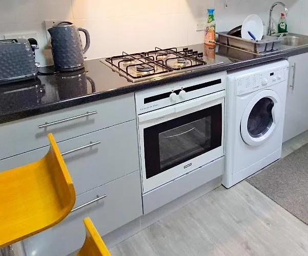 London Apartment, Central Line