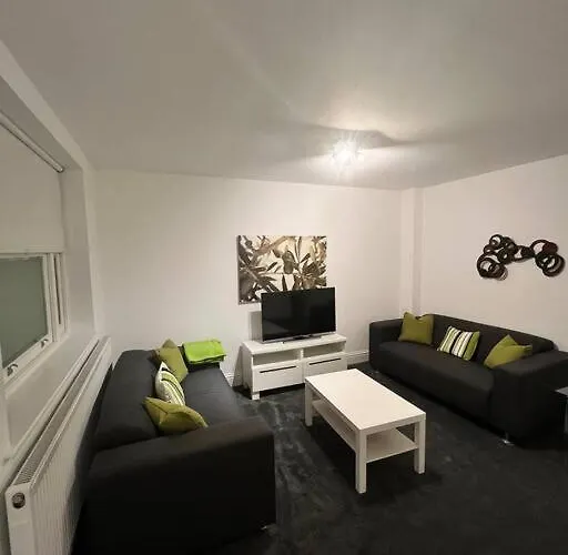 Specious Apartment In Bayswater
