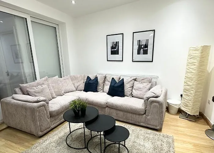 London Charm - Comfortable Room In Spacious House