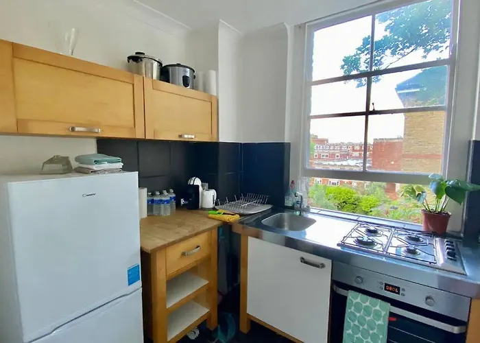2 Bedroom Flat In Camberwell Green - Central Location With Excellent Connections To Tourist Attractions And Main London Airports