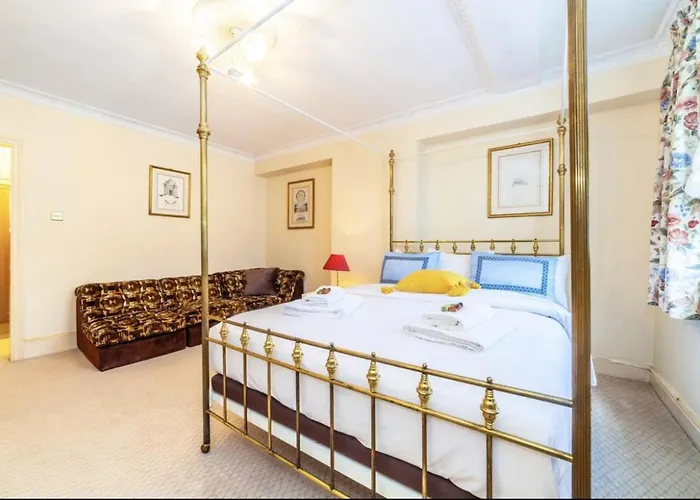 Remarkable 3-Bedroom Apartment In London