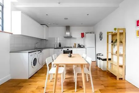 Trendy East London Flat Sh11