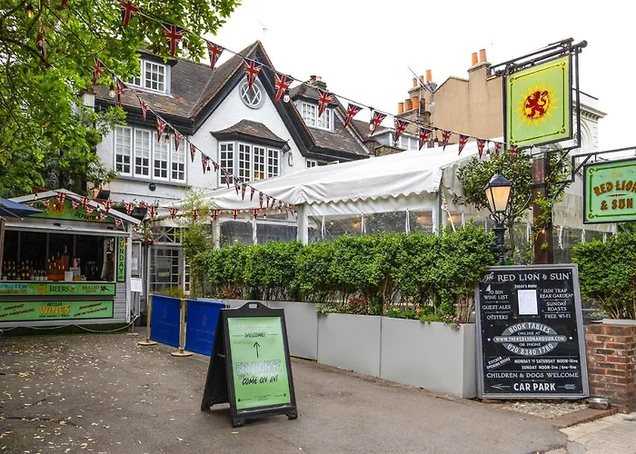 The London Secret, 1 Bed Flat With Patio - Zone 2