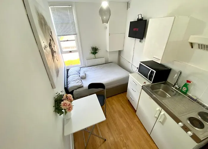 Private Studio Flat Close To Central London With Smart Tv And Workspace