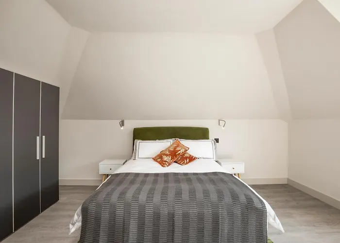 Luxury Spacious Modern New Apartment -Fully Equipped