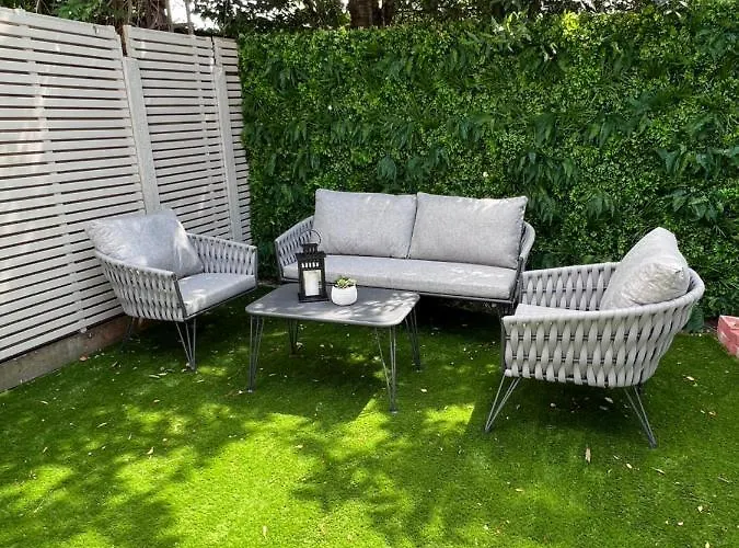 Beautiful 5-Bedroom Private House In Quiet London Street 2 Minutes From Station