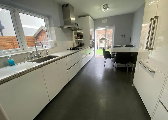 Private Rooms In Excellent Family House ,Zone 2