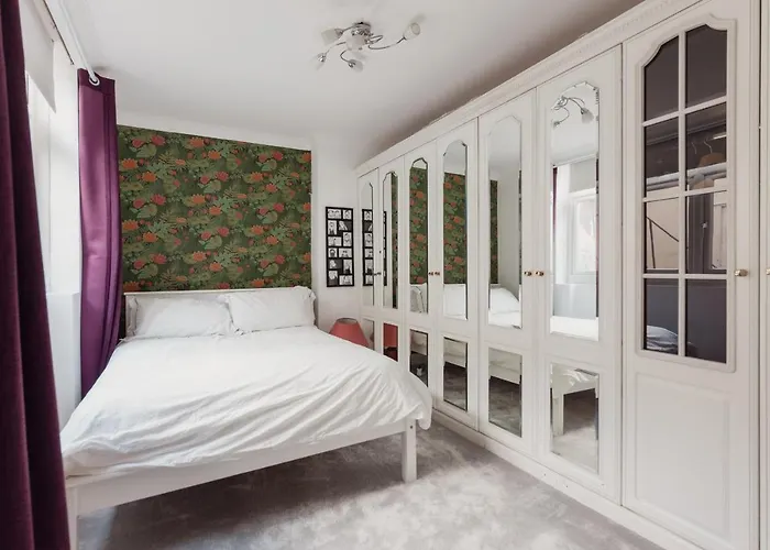 Charming & Beautiful 2 Bed Flat In Zone 1