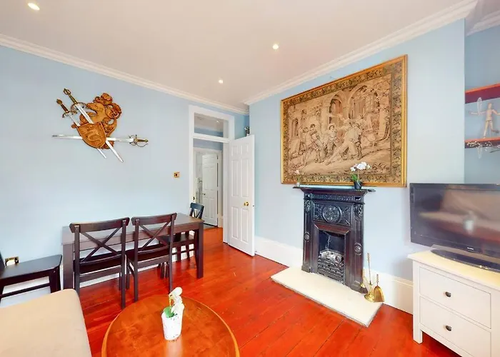 Classic Mayfair 1 Bedroom Apartment