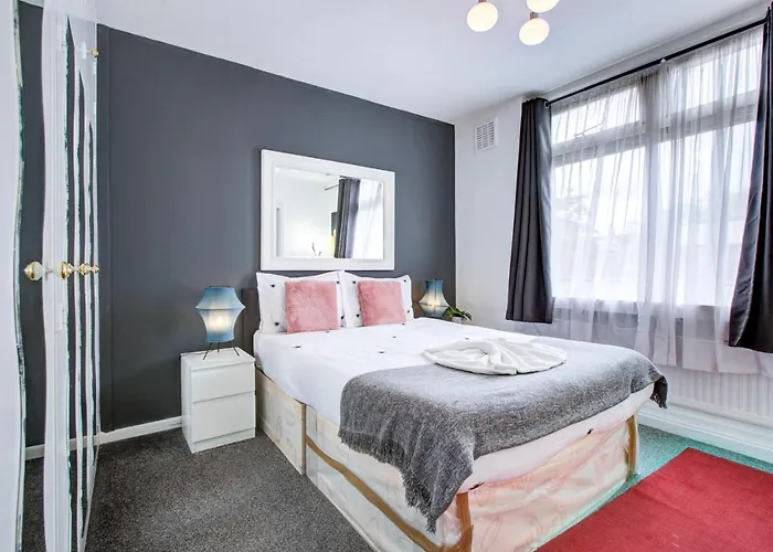 Beautiful 4-Bedroom 5-Bath House In Central London