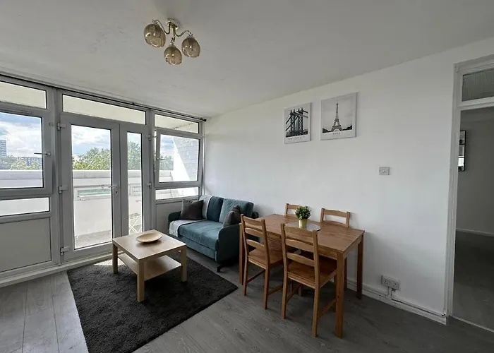 Lovely 3-Bed Apartment In London
