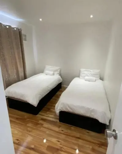 Twin/King Private Bedrooms In Beautiful Homestay With Private Parking
