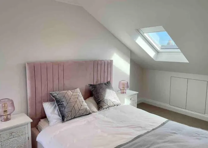 Whole House, Ensuite & Garden, 3 Bedrooms