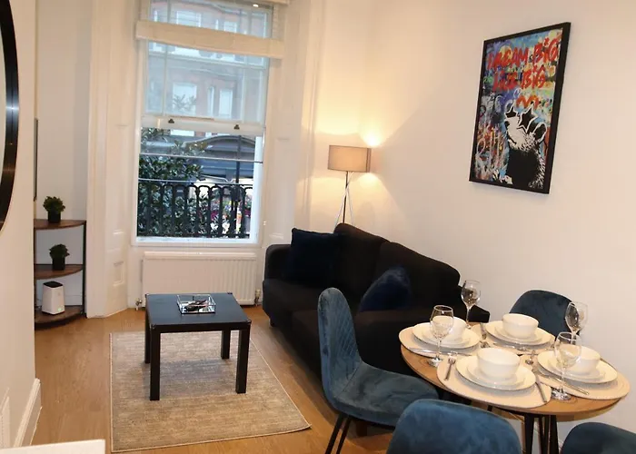 Charming Hyde Park 2Bedroom Flat