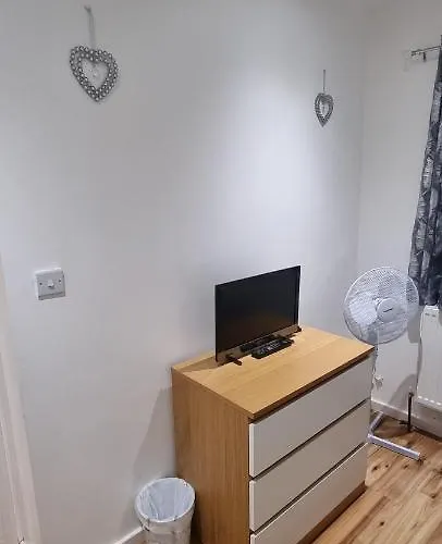 Beautiful Rooms With Free On Street Parking In Sydenham