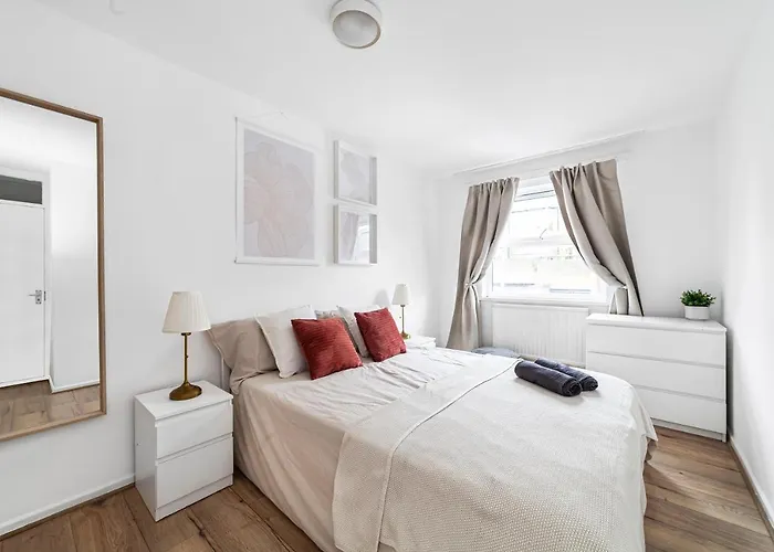 Arte Stays - 3-Bedroom Bright House London, Haggerston, Garden, Parking, 8 Min Walk To Haggerston Station, Weekly Or Monthly Stays, Serviced Accommodation - 7 Guests