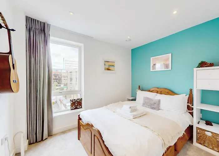 Modern And Spacious 4 Bed House In The City Centre