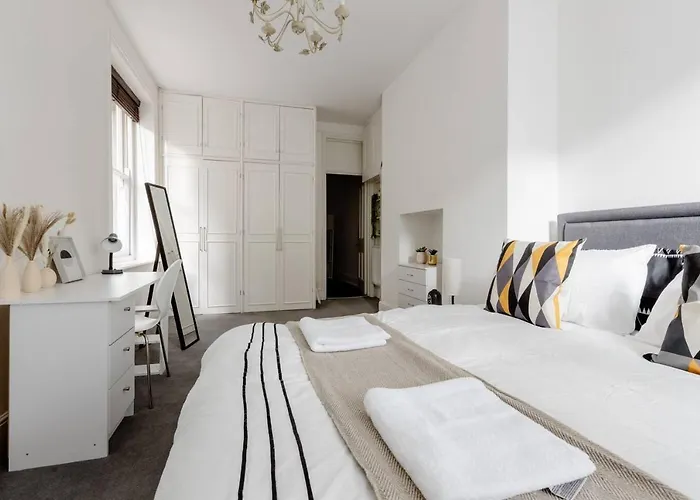 Spacious Apt In Central London