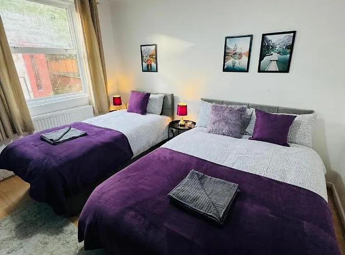 2 Bedrooms House Near Central London