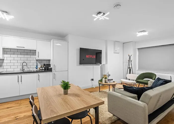 Londwell, Chic Hyde Park Mews House