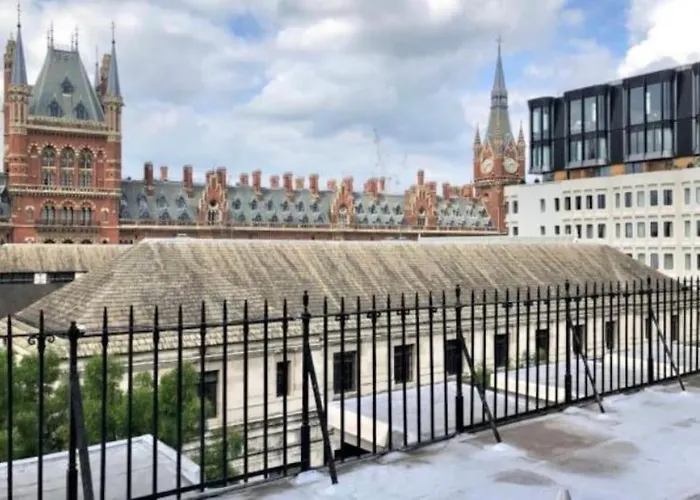 Stylish 2Br Retreat In King\'S Cross, London