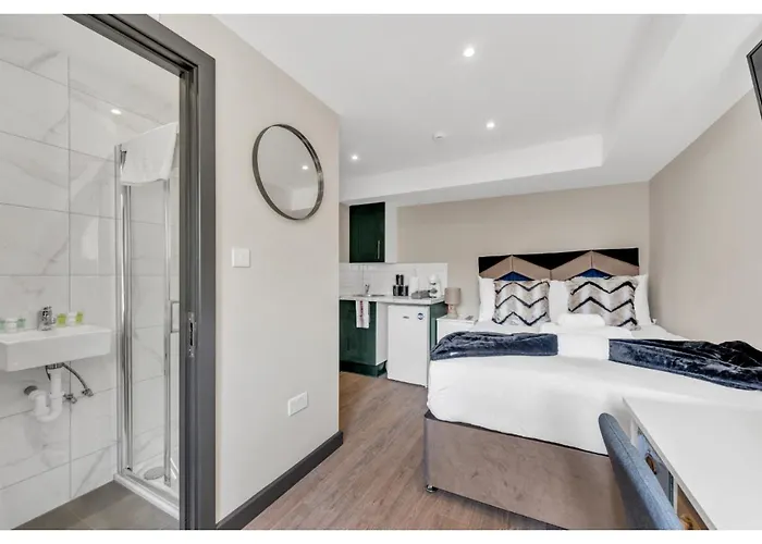Stay & Explore: Convenient Studio - Prime Location