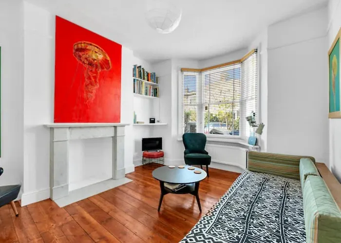 Pass The Keys Charming Victorian 2 Bed House With Artistic Flair In Acton Ideal For Families And Groups Excellent Transport Links