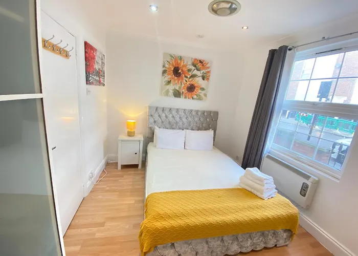 Lovely 2-Bed Flat In London