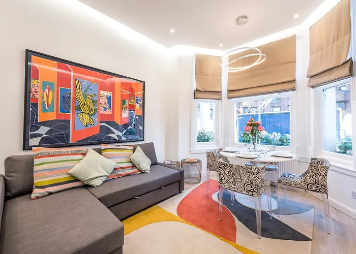 Casa Italia Near Kings Road In Chelsea With Wifi & Washing Machine