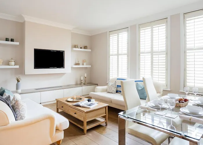 Elm Park Apartment - 2 Bed Chelsea Apartment