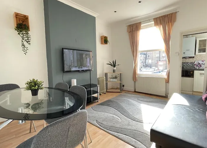 Central London 2-Bedroom Apartment - Near Paddington Station & Hyde Park