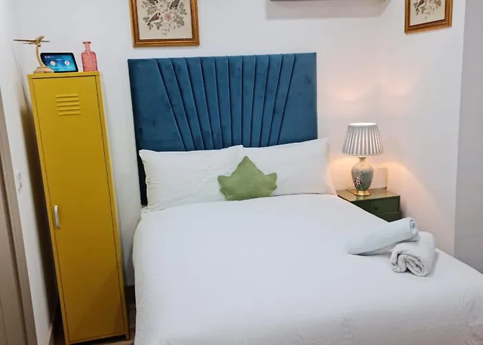 Studio-Sleeps 2-Garden-30 Min Central Ldn