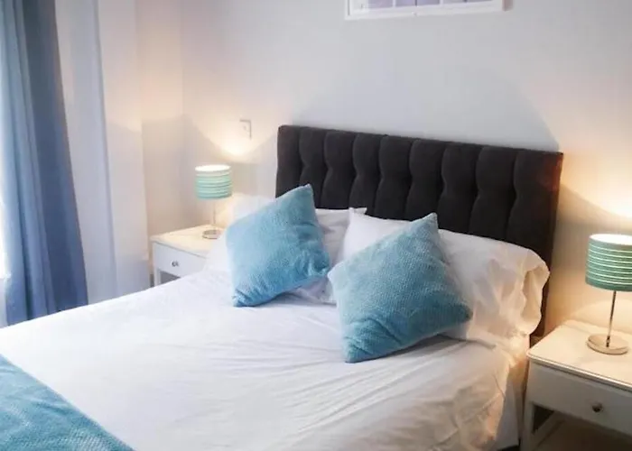 Wood Green Budget Rooms - Next To Mall & Metro Station - 10 Min To City Center