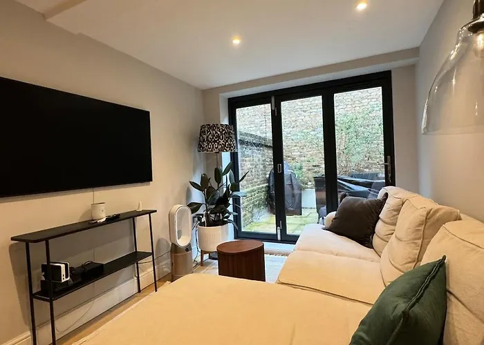 Elegant 1Bd Hidden Gem Wprivate Patio Fulham!