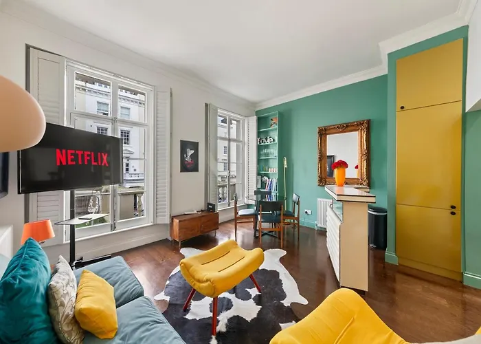 Chelsea Art Deco Balcony Suite