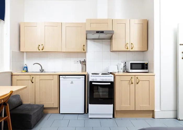 Large Studio On Finchley Road 10